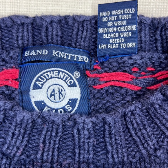 AUTHENTIC KIDS Girl’s Hand Knitted Blue/Red Heart Designed Sweater Size 6X - Picture 3 of 11